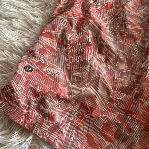 lululemon mens T.H.E swim short - Picture 2 of 3